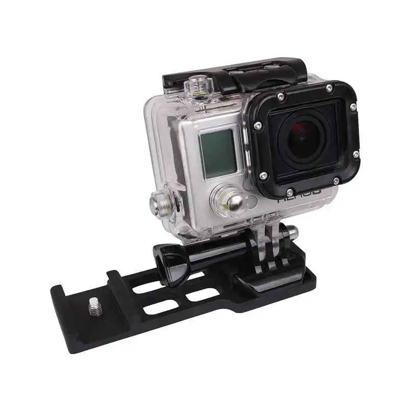 Actionkamera i vattentätt hölje monterad på svart fäste för äventyrsfilmer