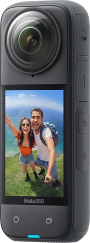 Insta360 X4 actionkamera i närbild, visar den kompakta och robusta designen.