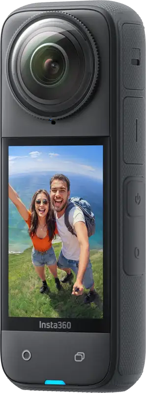 Insta360 X4 actionkamera i närbild, visar den kompakta och robusta designen.
