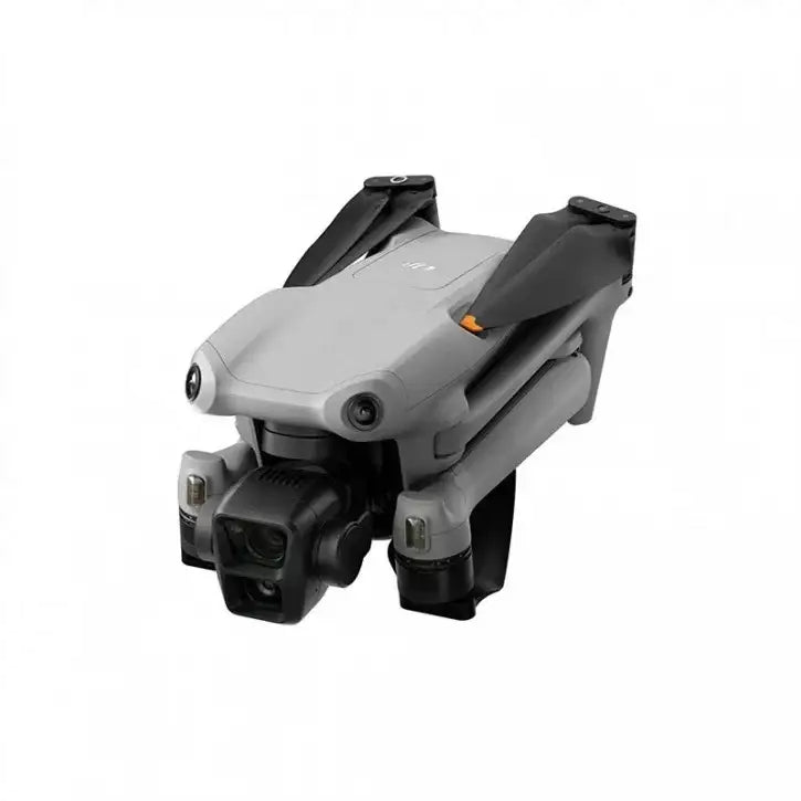 Hopfälld DJI Air 3 drönare med kamera och svarta propellrar på vit bakgrund