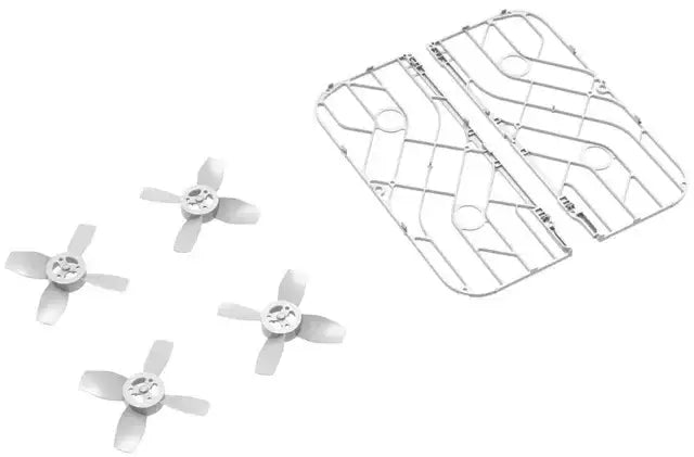 Reparationskit med silverfärgade fläktblad och två metallgaller på vit bakgrund