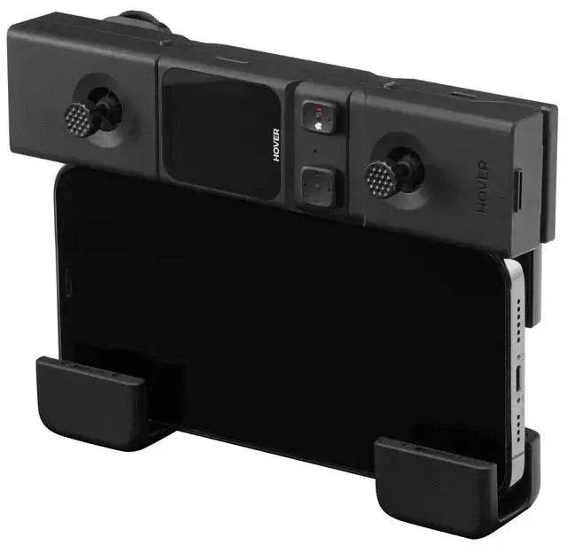 Svart spelkontroll med joysticks monterad på mobiltelefon för mobilspel